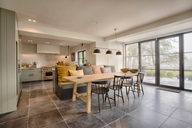 Villa-adele-salle-a-manger-baie-vitree