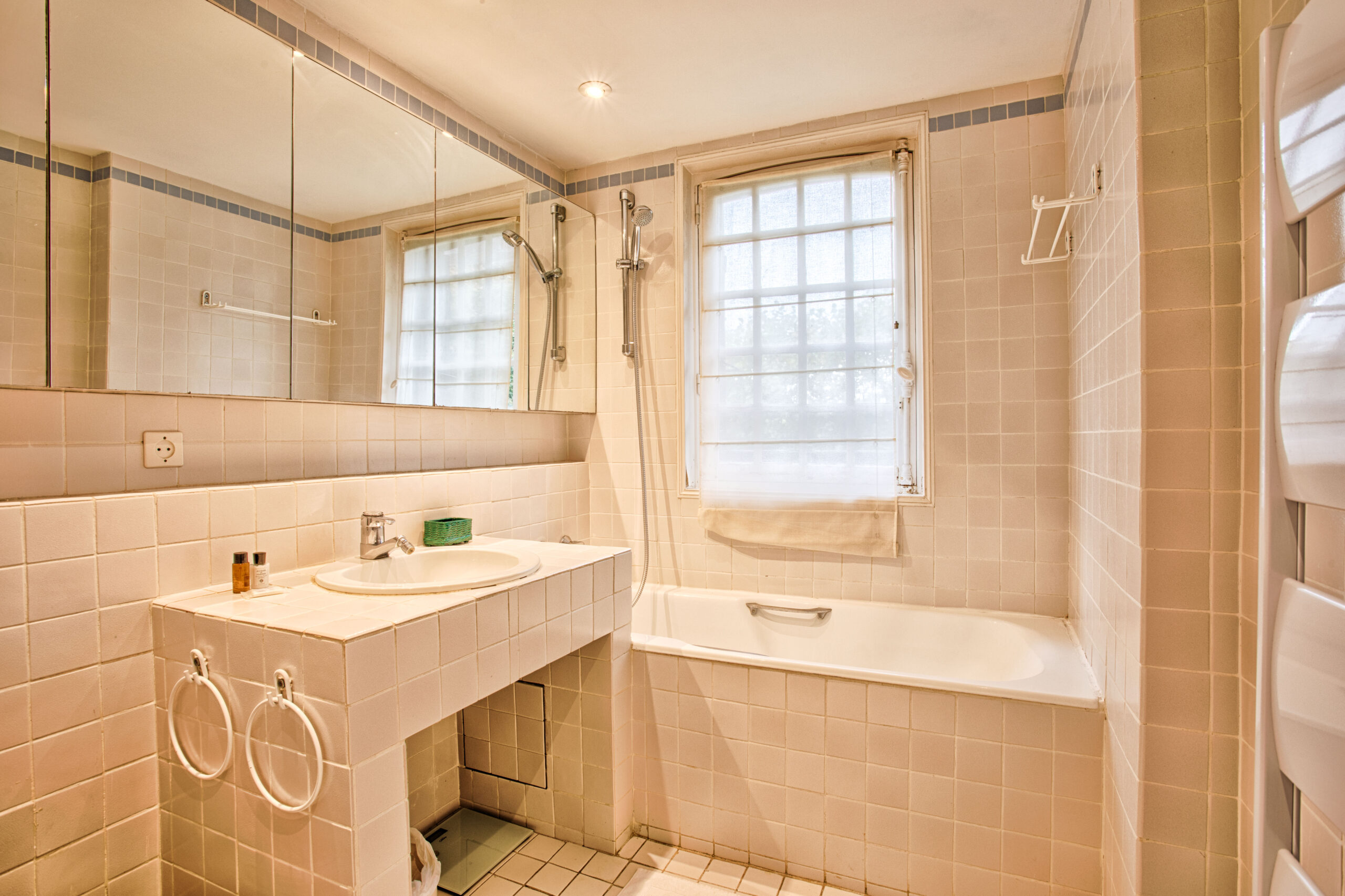 Salle de bain grande chambre