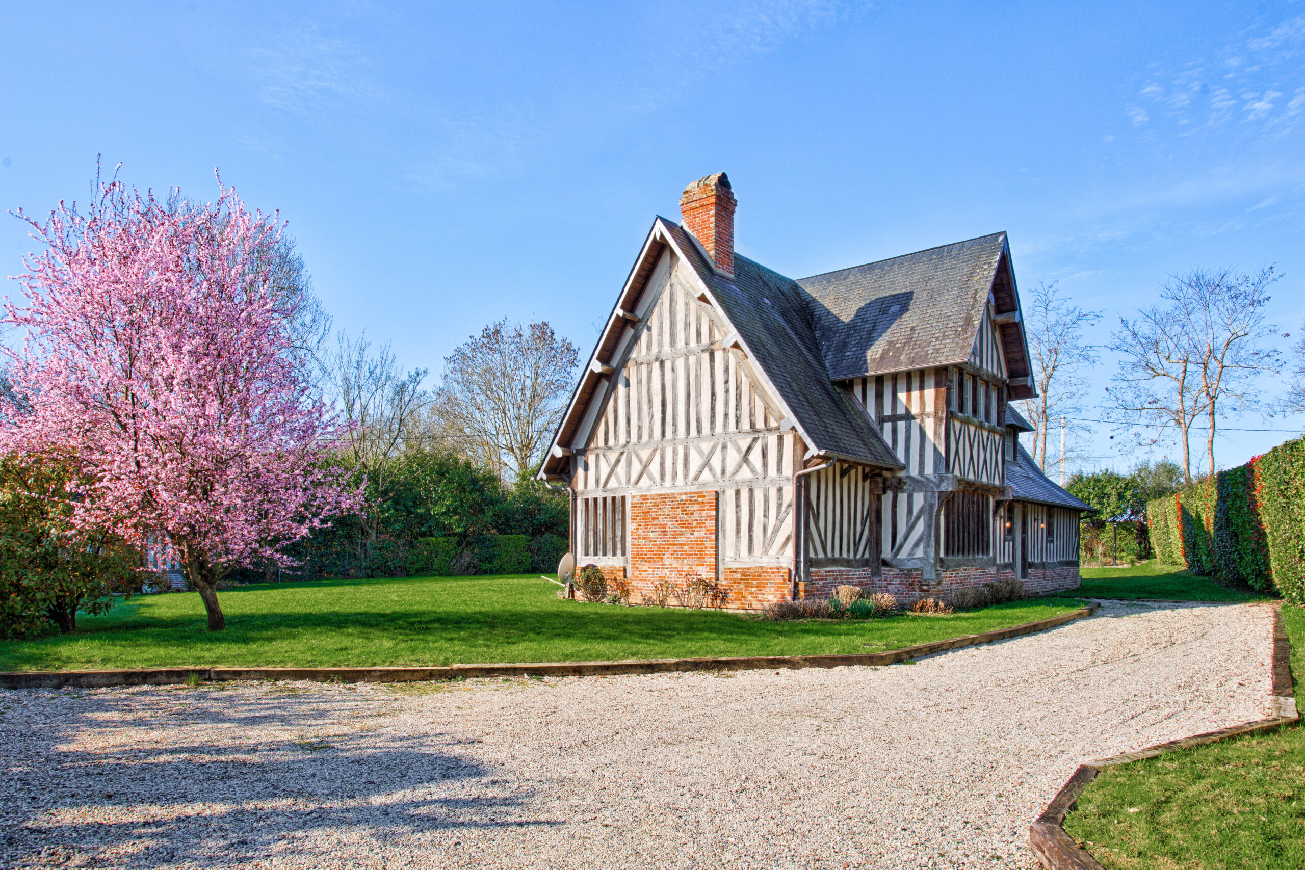 Jardin et emplacement parking