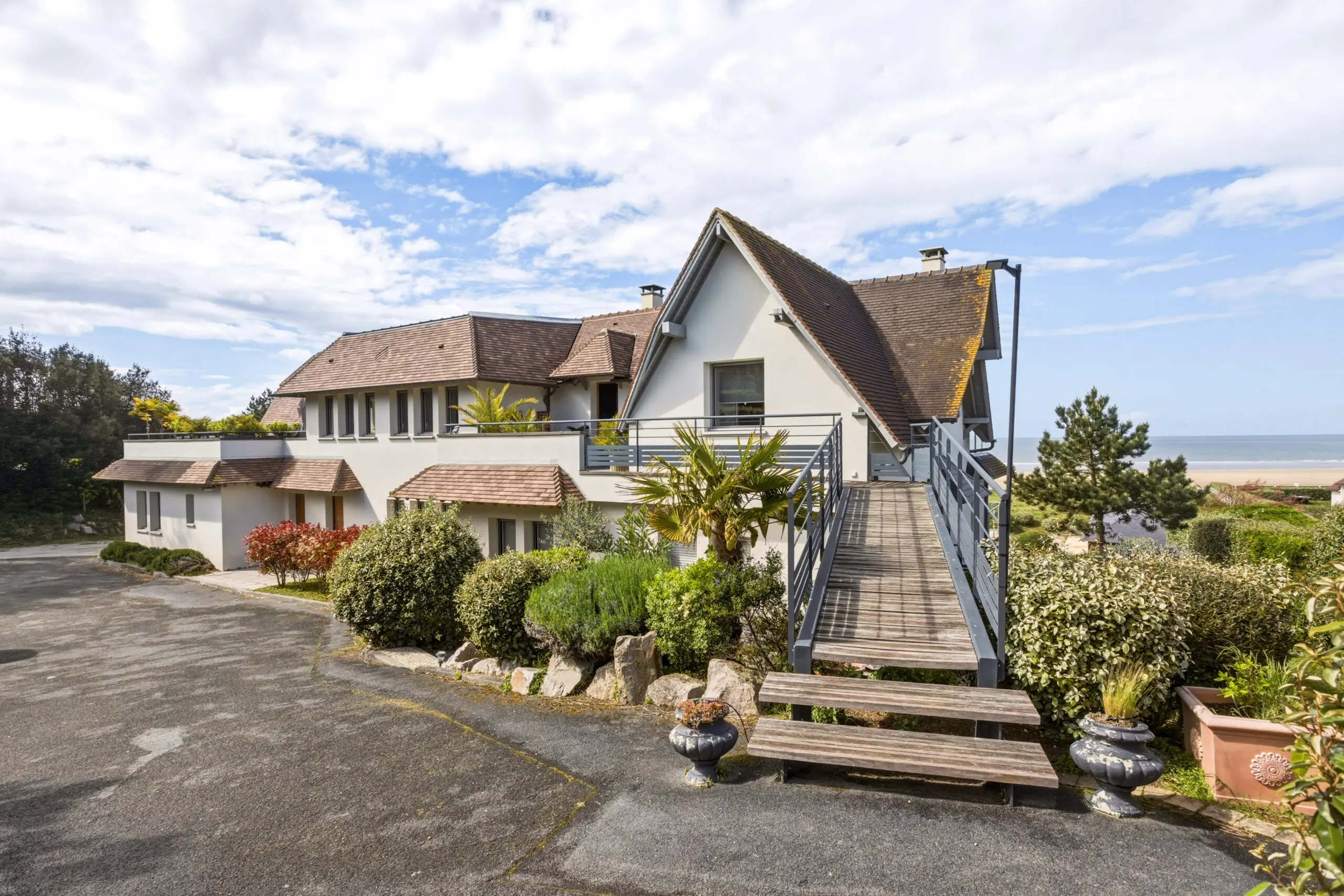 Villa-appartement Le 56 face à la mer à Deauville — hébergement de luxe, services sur-mesure et tranquillité.