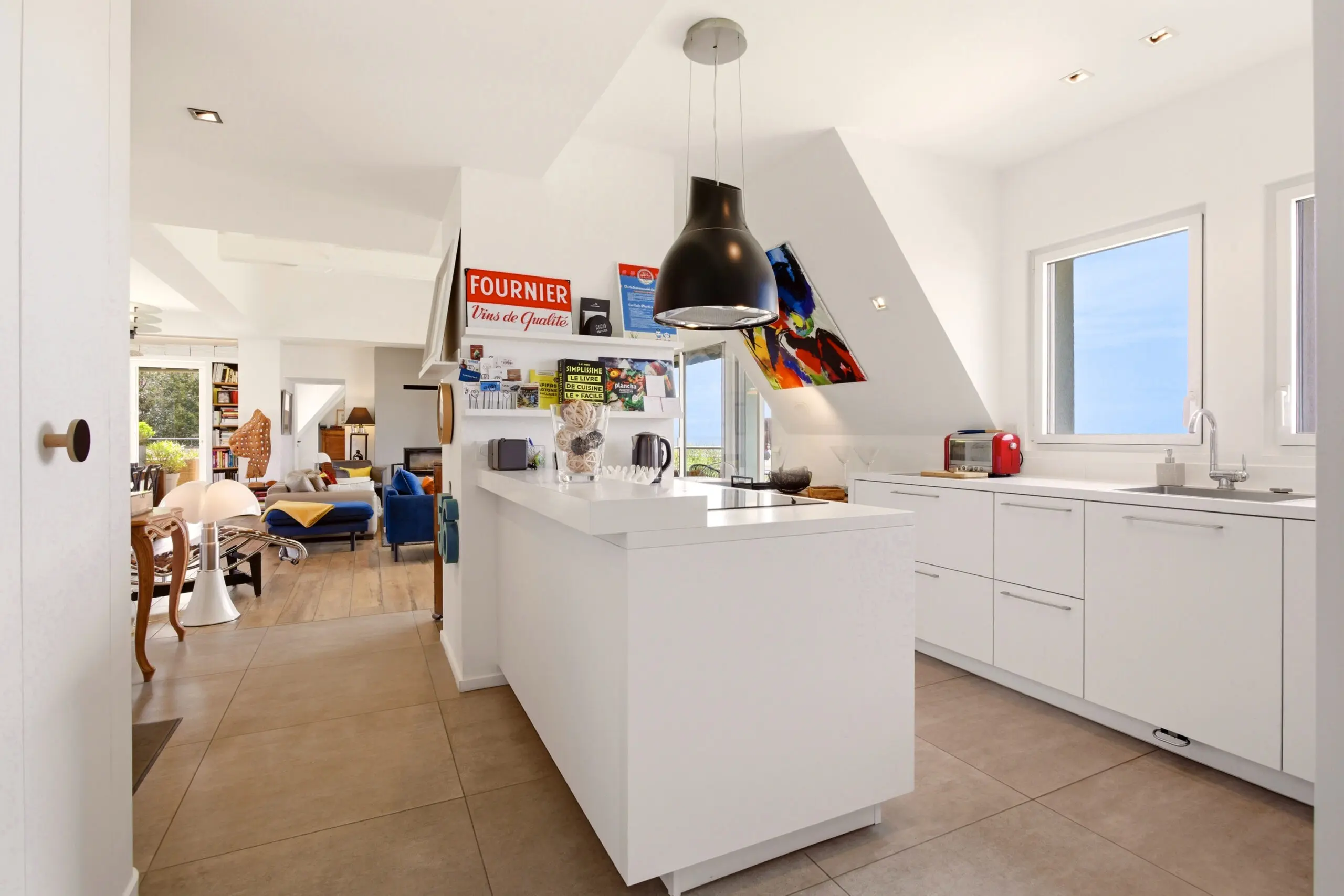 Appartement 56 Deauville — cuisine contemporaine entièrement équipée, service all‑inclusive et gestion par conciergerie de luxe